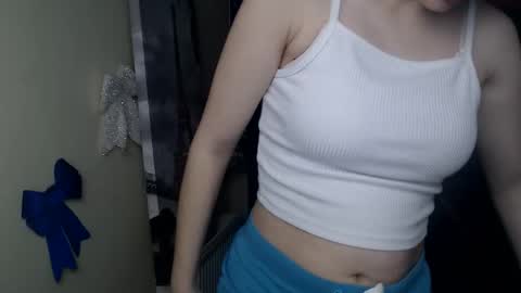 Snapshot of crystalgirl__ chatting on February 24, 7:17 am Stella online show from February 24, 7:17 am