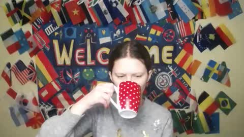 Snapshot of crystalgirl__ chatting on February 25, 7:51 am Stella online show from February 25, 7:51 am