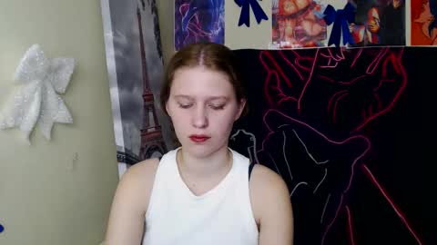 Snapshot of crystalgirl__ chatting on March 11, 1:17 pm Stella online show from March 11, 1:17 pm