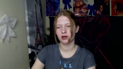 Snapshot of crystalgirl__ chatting on March 13, 8:10 am Stella online show from March 13, 8:10 am