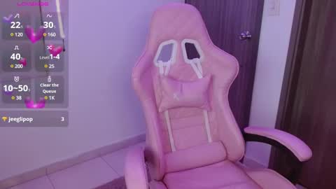 Snapshot of crystalitesq chatting on February 17, 11:42 pm Olivia online show from February 17, 11:42 pm