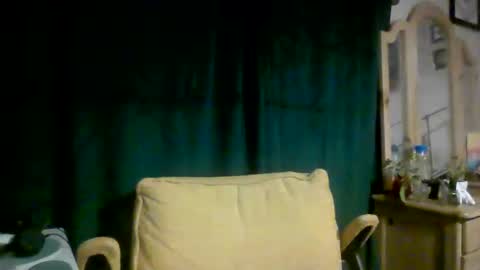 Snapshot of crystalizzzee chatting on March 19, 1:48 pm Herekittykitty69 online show from March 19, 1:48 pm