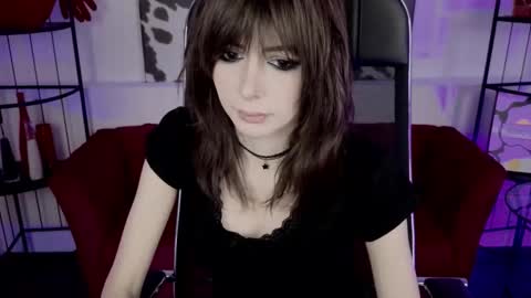 crystallbloom online show from March 4, 1:17 pm