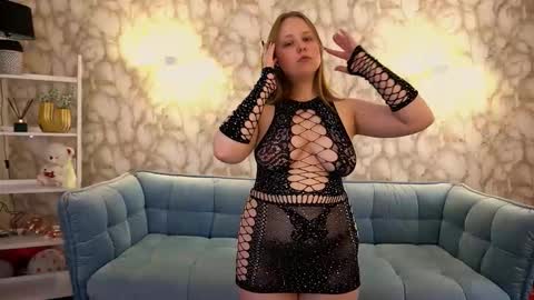 crystallpaws_ online show from March 12, 7:25 am