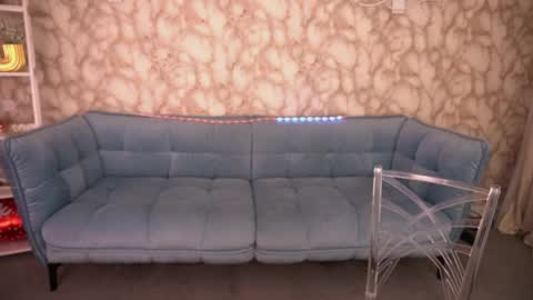 crystallpaws_ online show from April 4, 5:49 am