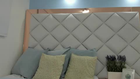 Snapshot of crystalstonee1 chatting on April 13, 10:26 pm Crystal online show from April 13, 10:26 pm