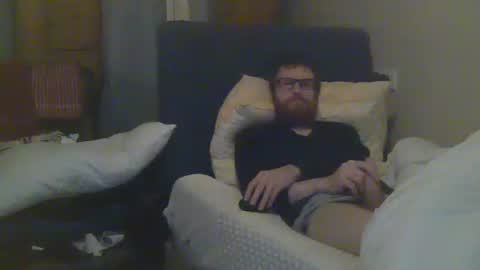 Snapshot of cs014g8493 chatting on December 6, 3:08 am chris online show from December 6, 3:08 am