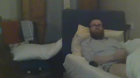 Snapshot of cs014g8493 chatting on February 4, 1:23 am chris online show from February 4, 1:23 am