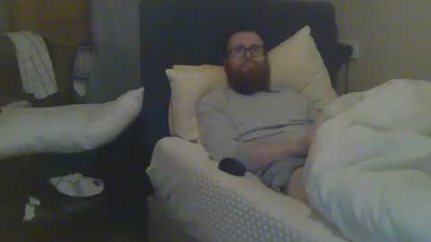 Snapshot of cs014g8493 chatting on February 18, 12:37 am chris online show from February 18, 12:37 am