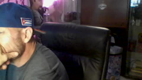 Snapshot of cubanredneck305 chatting on July 31, 8:25 am cubanredneck305 online show from July 31, 8:25 am