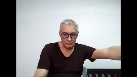 Snapshot of cucaio18 chatting on March 18, 1:42 am BIG UNCUT HARD COCK online show from March 18, 1:42 am