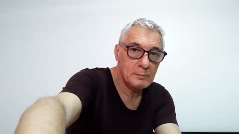 Snapshot of cucaio18 chatting on April 10, 2:06 am BIG UNCUT HARD COCK online show from April 10, 2:06 am
