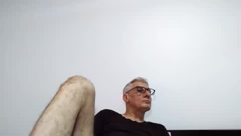 Snapshot of cucaio18 chatting on April 18, 2:04 am BIG UNCUT HARD COCK online show from April 18, 2:04 am