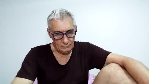 Snapshot of cucaio18 chatting on April 23, 12:45 am BIG UNCUT HARD COCK online show from April 23, 12:45 am