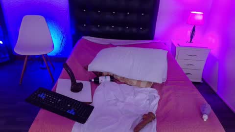 Snapshot of cuckoldlover69_ chatting on January 30, 9:47 am cuckoldlover69_ online show from January 30, 9:47 am