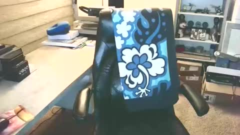 Snapshot of cucuforcocopuffs chatting on February 21, 6:58 am Yup... kinda old but Stop in and say hello online show from February 21, 6:58 am