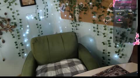 Snapshot of cuddlieschris chatting on October 5, 6:12 am Chris online show from October 5, 6:12 am