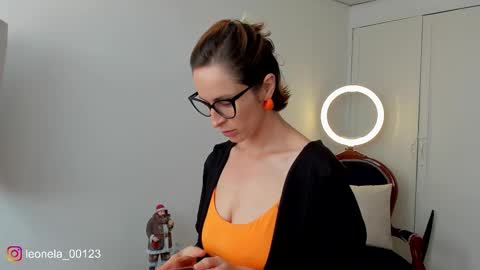 Leonela online show from December 21, 6:15 pm