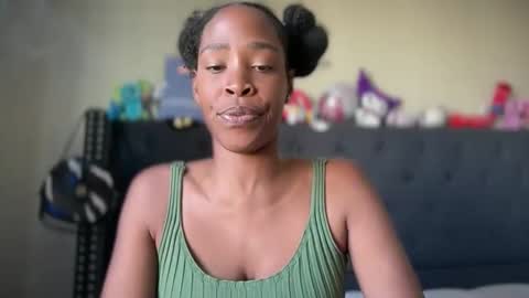 Snapshot of cum2charmxx chatting on April 30, 12:39 am cum2charmxx online show from April 30, 12:39 am