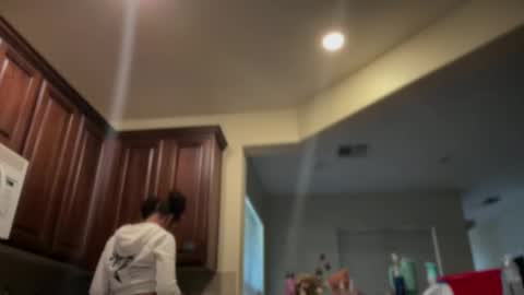 Snapshot of cum2charmxx chatting on May 1, 6:34 pm cum2charmxx online show from May 1, 6:34 pm