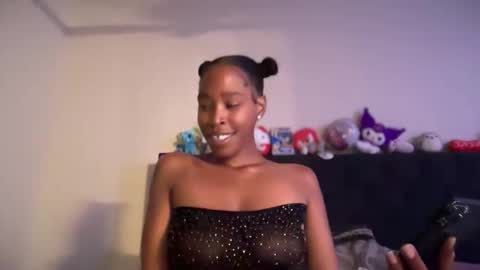 Snapshot of cum2charmxx chatting on May 8, 10:42 am cum2charmxx online show from May 8, 10:42 am