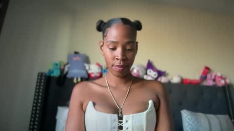 Snapshot of cum2charmxx chatting on May 11, 1:44 am cum2charmxx online show from May 11, 1:44 am