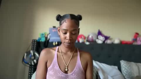 Snapshot of cum2charmxx chatting on May 11, 1:50 pm cum2charmxx online show from May 11, 1:50 pm