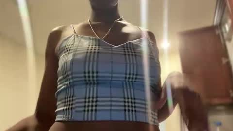 Snapshot of cum2charmxx chatting on May 13, 1:30 pm cum2charmxx online show from May 13, 1:30 pm