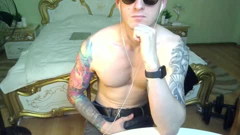 Snapshot of cum_arsen chatting on September 24, 9:29 pm Cum Sick online show from September 24, 9:29 pm