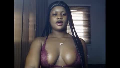Snapshot of cum_ebony_petitxx chatting on February 3, 7:24 am cath online show from February 3, 7:24 am