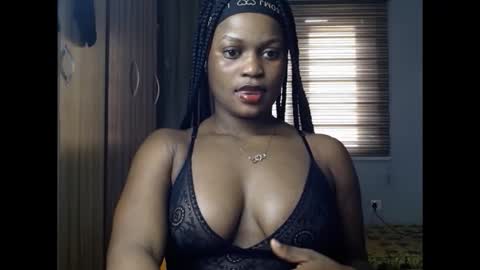 Snapshot of cum_ebony_petitxx chatting on February 4, 7:36 am cath online show from February 4, 7:36 am