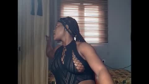 Snapshot of cum_ebony_petitxx chatting on February 5, 7:13 am cath online show from February 5, 7:13 am