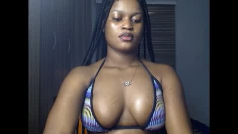 Snapshot of cum_ebony_petitxx chatting on February 19, 7:15 am cath online show from February 19, 7:15 am