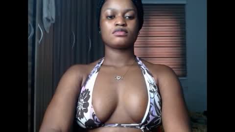 Snapshot of cum_ebony_petitxx chatting on February 28, 9:43 am cath online show from February 28, 9:43 am