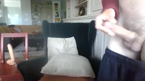 Snapshot of cum_swallow_bi chatting on May 18, 7:25 am cum_swallow_bi online show from May 18, 7:25 am