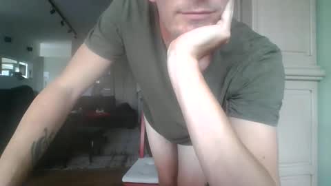 Snapshot of cum_swallow_bi chatting on May 31, 3:08 pm cum_swallow_bi online show from May 31, 3:08 pm
