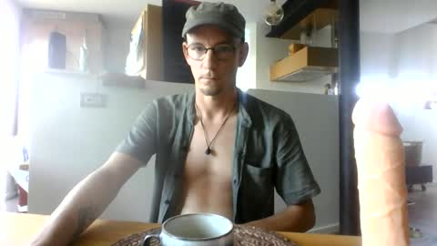 Snapshot of cum_swallow_bi chatting on June 22, 7:16 am cum_swallow_bi online show from June 22, 7:16 am