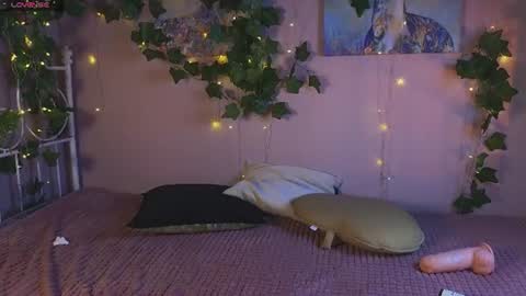Snapshot of cumboydoll chatting on June 19, 8:56 pm Ellio online show from June 19, 8:56 pm