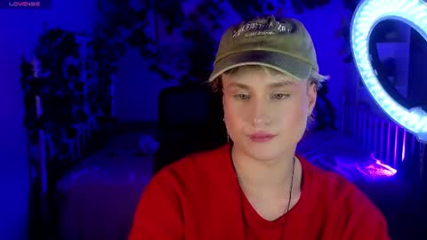 Snapshot of cumboydoll chatting on June 25, 8:57 pm Ellio online show from June 25, 8:57 pm