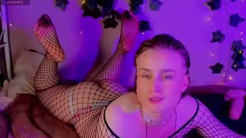 Snapshot of cumboydoll chatting on July 10, 8:55 pm Ellio online show from July 10, 8:55 pm