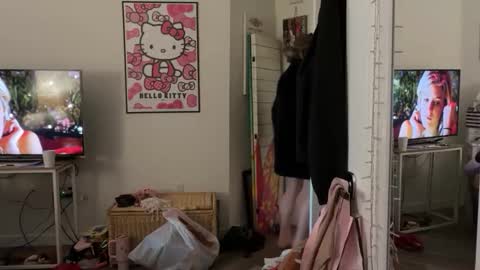 Snapshot of cumdumpslutgirl chatting on May 27, 1:13 am CumDumpSlut online show from May 27, 1:13 am