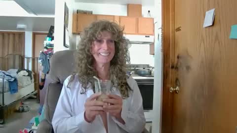 Snapshot of cumfornikki chatting on February 28, 10:33 pm Nikki online show from February 28, 10:33 pm