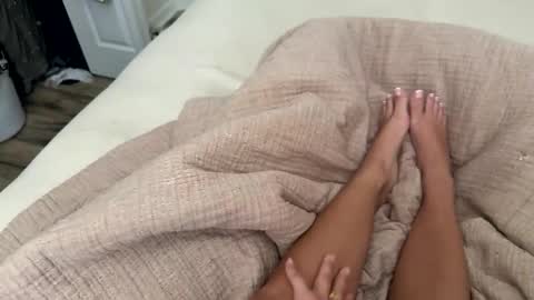 Snapshot of cummonnmeeeee chatting on April 4, 7:55 pm cummonnmeeeee online show from April 4, 7:55 pm