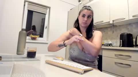 Snapshot of cuplu29 chatting on June 14, 1:36 am maria alex online show from June 14, 1:36 am