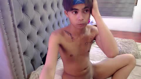 Snapshot of cuppycupcake_2 chatting on December 17, 7:31 pm Xyrien online show from December 17, 7:31 pm