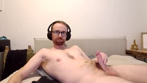 curiousbee73 online show from November 15, 12:19 am