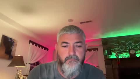 Snapshot of curiouscouple3143 chatting on December 11, 1:15 am curious couple online show from December 11, 1:15 am