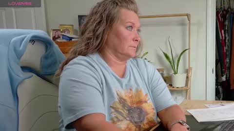 Snapshot of curiouscouple3143 chatting on February 3, 3:06 pm curious couple online show from February 3, 3:06 pm