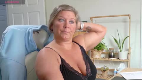 Snapshot of curiouscouple3143 chatting on February 10, 6:34 pm curious couple online show from February 10, 6:34 pm