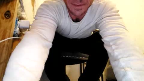 Snapshot of curiousguyhere6 chatting on November 30, 2:37 am curiousguyhere6 online show from November 30, 2:37 am